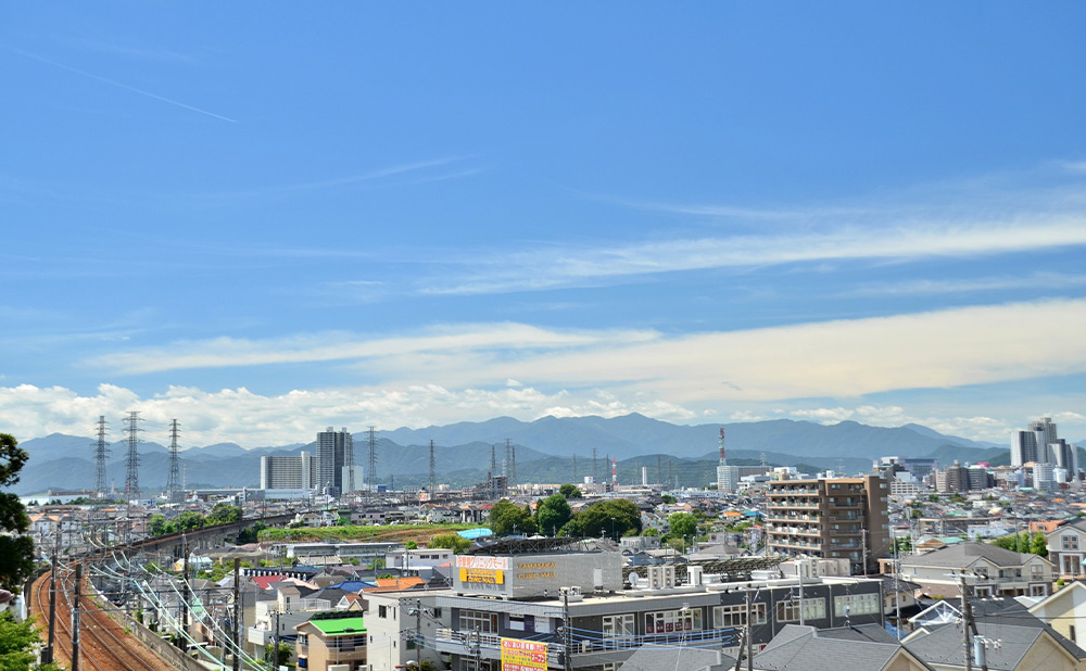 八巻工業は、相模原市を中心とする神奈川県全域、東京都町田市・八王子市・多摩市・日野市での解体工事に対応しております。
創業以来約30年、不動産会社・工務店・ハウスメーカーを中心に、相模原市の皆様との信頼関係を築いてきました。これからも地域に密着したきめ細かなサービスを提供できるよう、日々精進してまいります。
